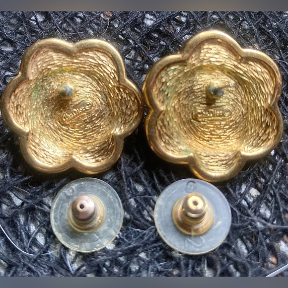 Vintage DIOR Pearly Crystal Flower Earrings - Picture 3 of 4